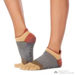 toesox_socks_grip_lowrise_ft_composition.jpg